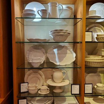 Pottery Barn - Beautiful varieties & styles for your dining table - Furniture Stores Near Me - Pasadena, California