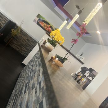 Tic Tac Thai - A mini bar area with pretty cool decor/ antiques - Thai Near Me - Spring, Texas