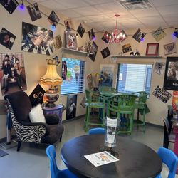 Mystic Ice Cream - Fun decor