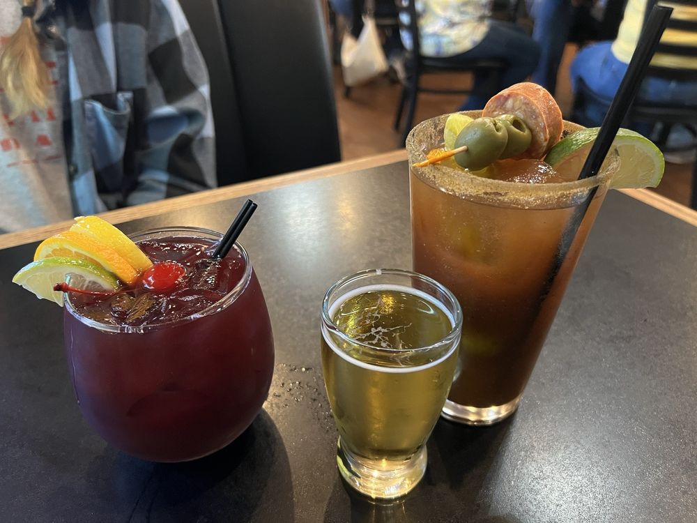 Lefty and Romos' Bar and Grill