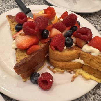Maxims Restaurant - New American Near Me - Brookfield, Wisconsin