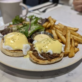 Sisters & Co - Char Siu Benedict with Garlic Aioli Fries - Breakfast & Brunch Near Me - Markham, Ontario Sisters & Co - Char Siu Benedict with Garlic Aioli Fries - Breakfast & Brunch Near Me - Markham, Ontario