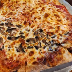 Nicolletti's Pizza - Pizza