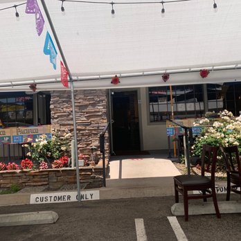 Los Dos Amigos - View from outside patio to front door. - Mexican Near Me - Thousand Oaks, California Los Dos Amigos - View from outside patio to front door. - Mexican Near Me - Thousand Oaks, California