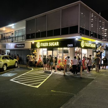 Tiger Sugar - Night crowd. - Bubble Tea Near Me - Honolulu, Hawaii Tiger Sugar - Night crowd. - Bubble Tea Near Me - Honolulu, Hawaii