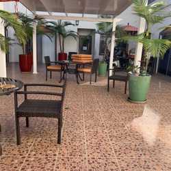 Crofton Manor Inn - Patio.