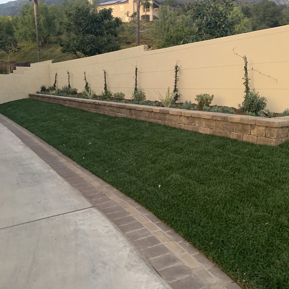 California Pavingstone - New driveway paved border and border wall - Landscaping Near Me California Pavingstone - New driveway paved border and border wall - Landscaping Near Me
