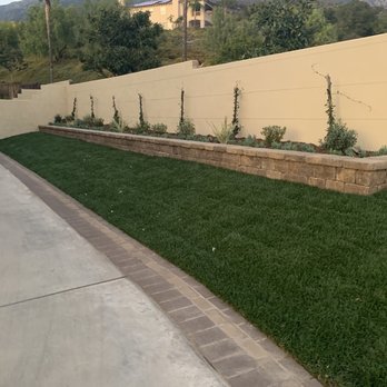 California Pavingstone - New driveway paved border and border wall - Landscaping Near Me California Pavingstone - New driveway paved border and border wall - Landscaping Near Me