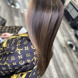 In The Mix Salon & Barber - This young lady was ready to get some highlights back in her life!