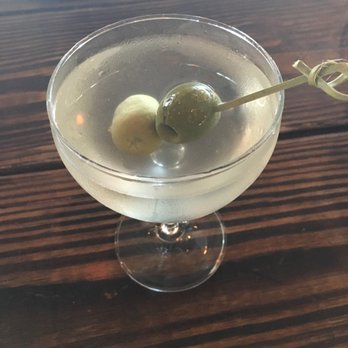 Flask & Cannon - Extra dirty Hendricks gin martini - Cocktail Bars Near Me - Jacksonville Beach, Florida