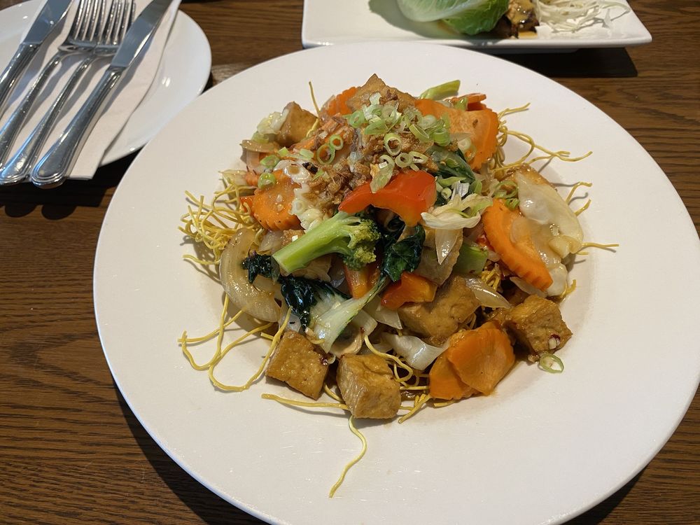 Hom Thai Cuisine Logo