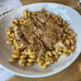 Canal Park Brewing - Mac n cheese w chicken - Breweries Near Me - Duluth, Minnesota Canal Park Brewing - Mac n cheese w chicken - Breweries Near Me - Duluth, Minnesota