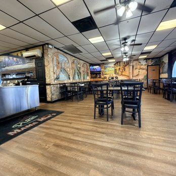Mama Mia's Italian Grill - Inside - Italian Near Me - Pasadena, Texas