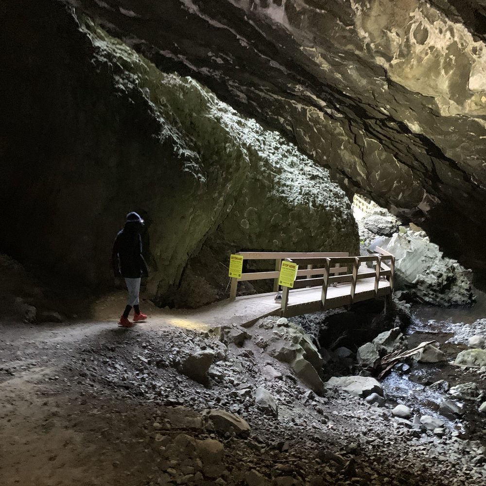 Boulder Cave - Boulder cave - Hiking Near Me - Naches, Washington
