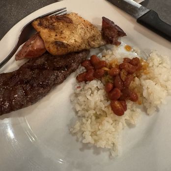 Casiano's - A plate of chicken, skirt steak, sausage, and white rice with beans. - Barbeque Near Me - Mayagüez, Puerto Rico Casiano's - A plate of chicken, skirt steak, sausage, and white rice with beans. - Barbeque Near Me - Mayagüez, Puerto Rico