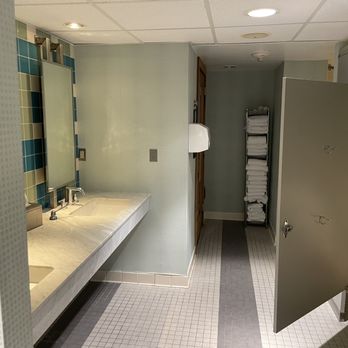 DoubleTree by Hilton Hartford Downtown - Gym locker room - Hotels Near Me - Hartford, Connecticut DoubleTree by Hilton Hartford Downtown - Gym locker room - Hotels Near Me - Hartford, Connecticut