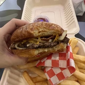 Smack Town - Smack Burger Meal - Burgers Near Me - Vancouver, Washington