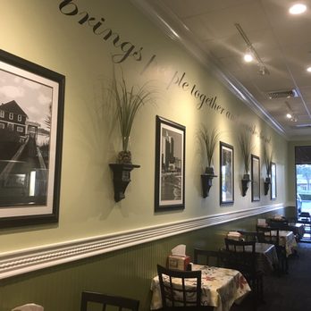 Chicken Salad Chick - the interior of a restaurant - Sandwiches Near Me - Ormond Beach, Florida