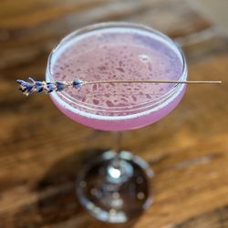 Lavender haze, no cold foam with a splash of club soda. Delicious!