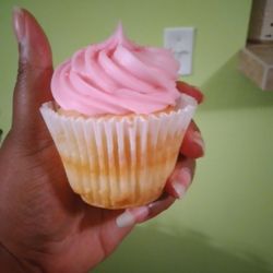 Massive size cupcake