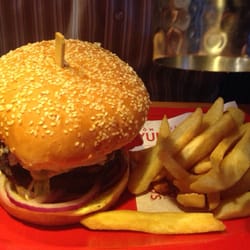 Red Robin Gourmet Burgers and Brews - Bacon cheese burger