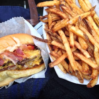 Shake Shack Upper West Side - Ergh. - Fast Food Near Me - New York, New York Shake Shack Upper West Side - Ergh. - Fast Food Near Me - New York, New York