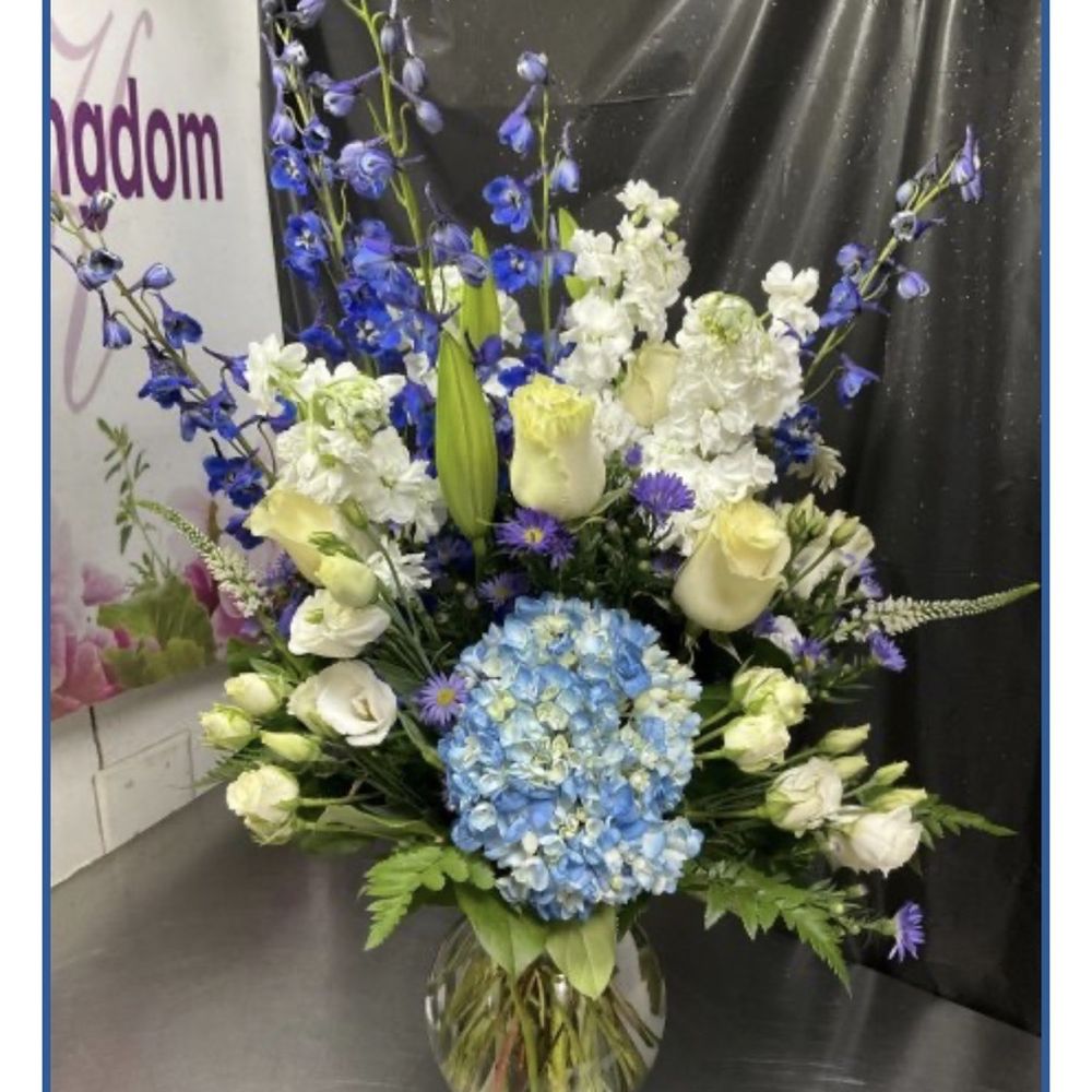 Flower Kingdom - A variety arrangement with white roses & blue hydrangeas. - Florists Near Me - Palm Beach Gardens, Florida