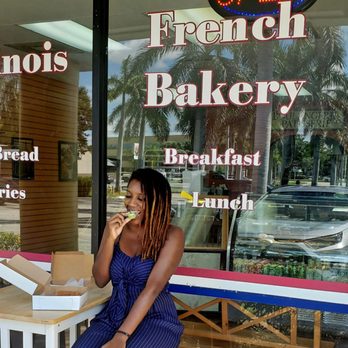 Le Vinois Bakery - Enjoying my macaron - Bakeries Near Me - Fort Lauderdale, Florida