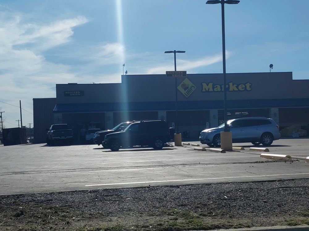 LOWE’S MARKETNIXON Updated June 2024 102 N Nixon Ave, Nixon, Texas