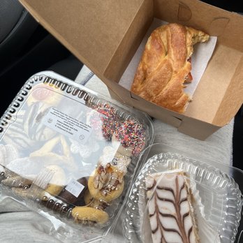 Toluca Bakery - Assortment of gluten-free cookies, Napoleon, guava cheese danish. - Bakeries Near Me - Los Angeles, California Toluca Bakery - Assortment of gluten-free cookies, Napoleon, guava cheese danish. - Bakeries Near Me - Los Angeles, California