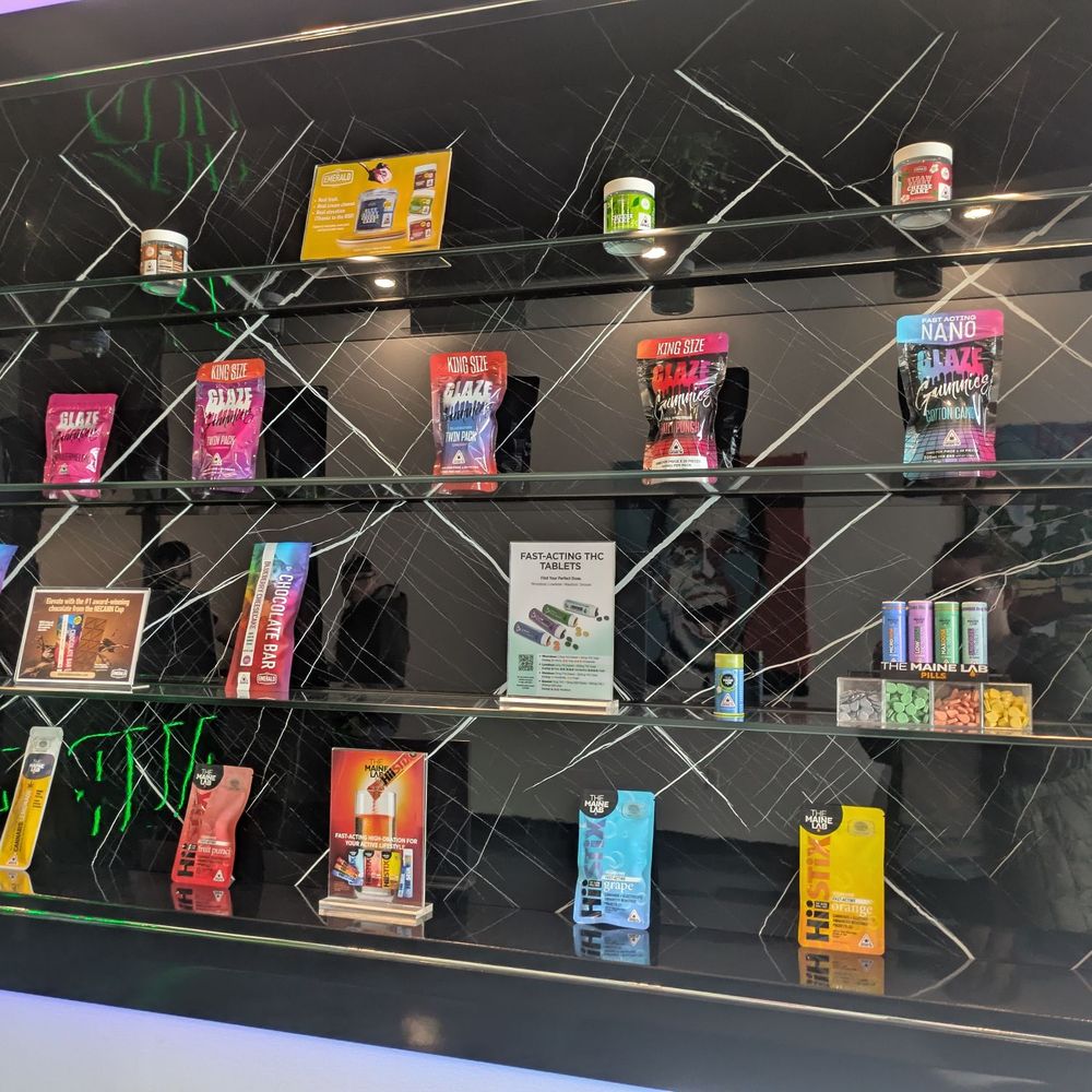 elfbar nachfüll pod läuft aus A Fort Street vape shop is among the latest downtown businesses to have  sustained a smashed storefront window. The issue of vandalism directed at  downtown businesses has been a perennial issue for