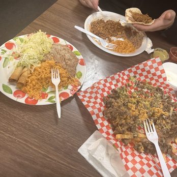 Birria Estilo Zacatecas - Carne asada Super Fries 3 Rolled Taquitos plate Birria plate - Tacos Near Me - Albuquerque, New Mexico