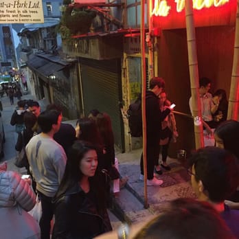 La Vache! - Central - Waiting in line at 5:40 prior to 6:00 opening. - French Near Me - Hong Kong, HK