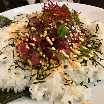 Da Kitchen Maui - Ahi Poke on a very large bed of rice - Hawaiian Near Me - Kihei, Hawaii Da Kitchen Maui - Ahi Poke on a very large bed of rice - Hawaiian Near Me - Kihei, Hawaii