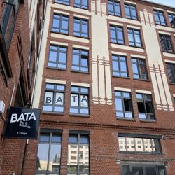 Bata Bar & Billiards am Hauptbahnhof - Exterior view of the Bata Bar