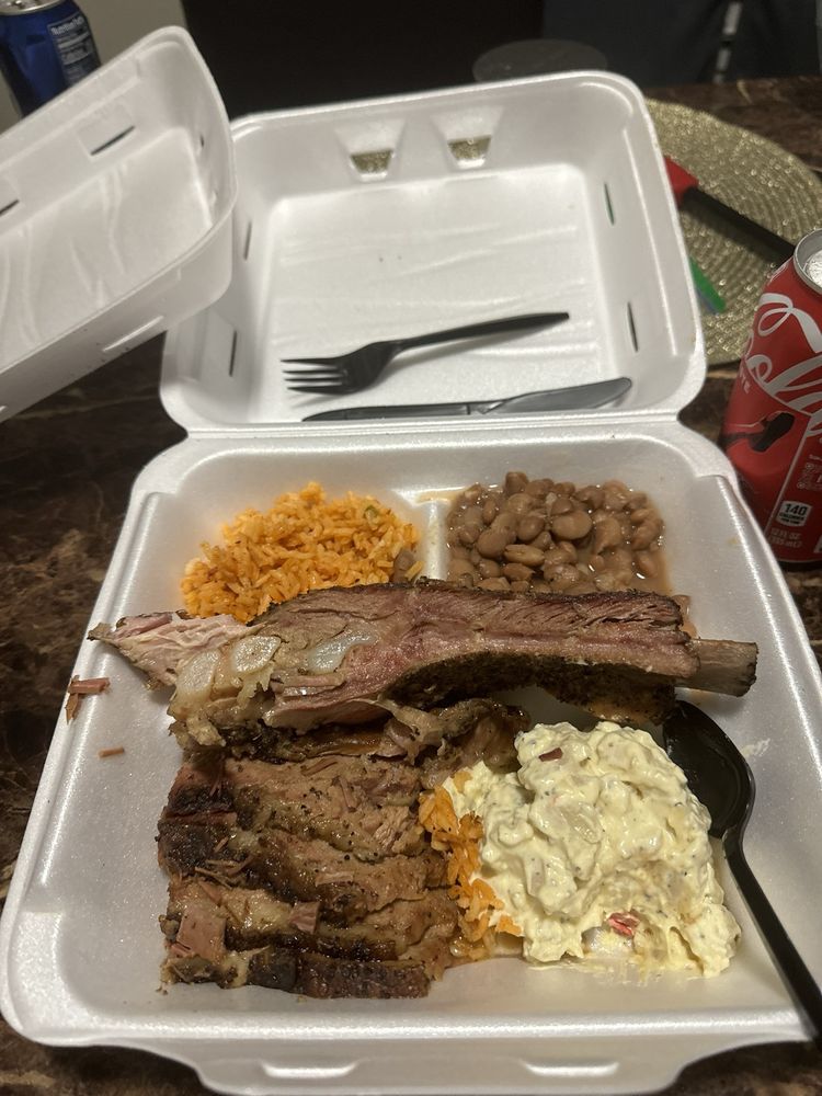 UP IN SMOKE B-B-Q Logo