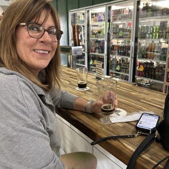Cedar Glade Brews - At the bar - Beer Bar Near Me - Murfreesboro, Tennessee