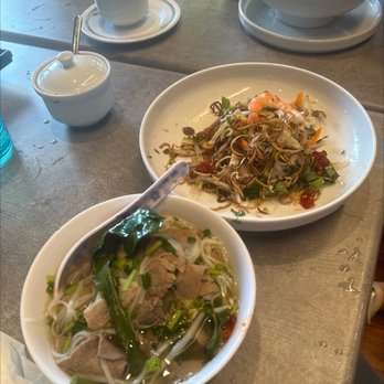 An Di Dzo - Combination Pho and Banana Blossom Salad! - Vietnamese Near Me - Honolulu, Hawaii An Di Dzo - Combination Pho and Banana Blossom Salad! - Vietnamese Near Me - Honolulu, Hawaii