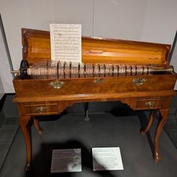 Benjamin Franklin Museum - Armonium