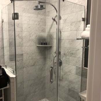 St Clair Inn - Shower - Hotels Near Me - Saint Clair, Michigan