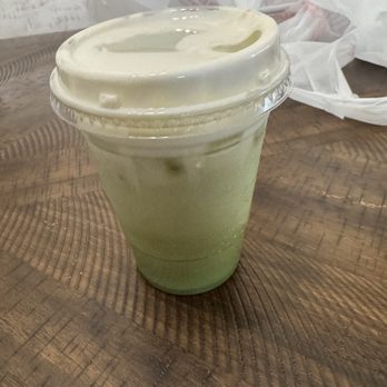Sweet Table Cafe - Vanilla bean matcha - Cafes Near Me - Yuba City, California Sweet Table Cafe - Vanilla bean matcha - Cafes Near Me - Yuba City, California