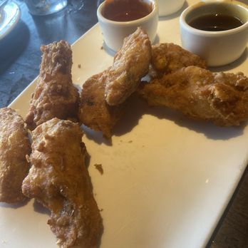 Yard House - Plain chicken wings with different dips - New American Near Me - Lombard, Illinois