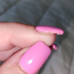 Elegant Nail Spa - Bad painting job