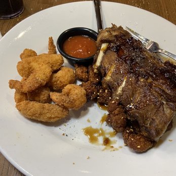 TGI Fridays DFW Terminal C8 - Sampler of fried shrimp, Spicey shrimp, and ribs - American Near Me - Dallas, Texas
