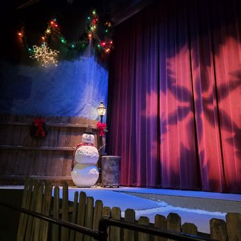 Mill Mountain Theatre - The simple yet very effective wooden fence framing the stage. - Performing Arts Near Me - Roanoke, Virginia Mill Mountain Theatre - The simple yet very effective wooden fence framing the stage. - Performing Arts Near Me - Roanoke, Virginia