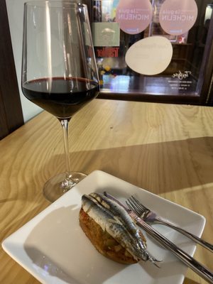 Tastavín Vinos y Pinchos by null