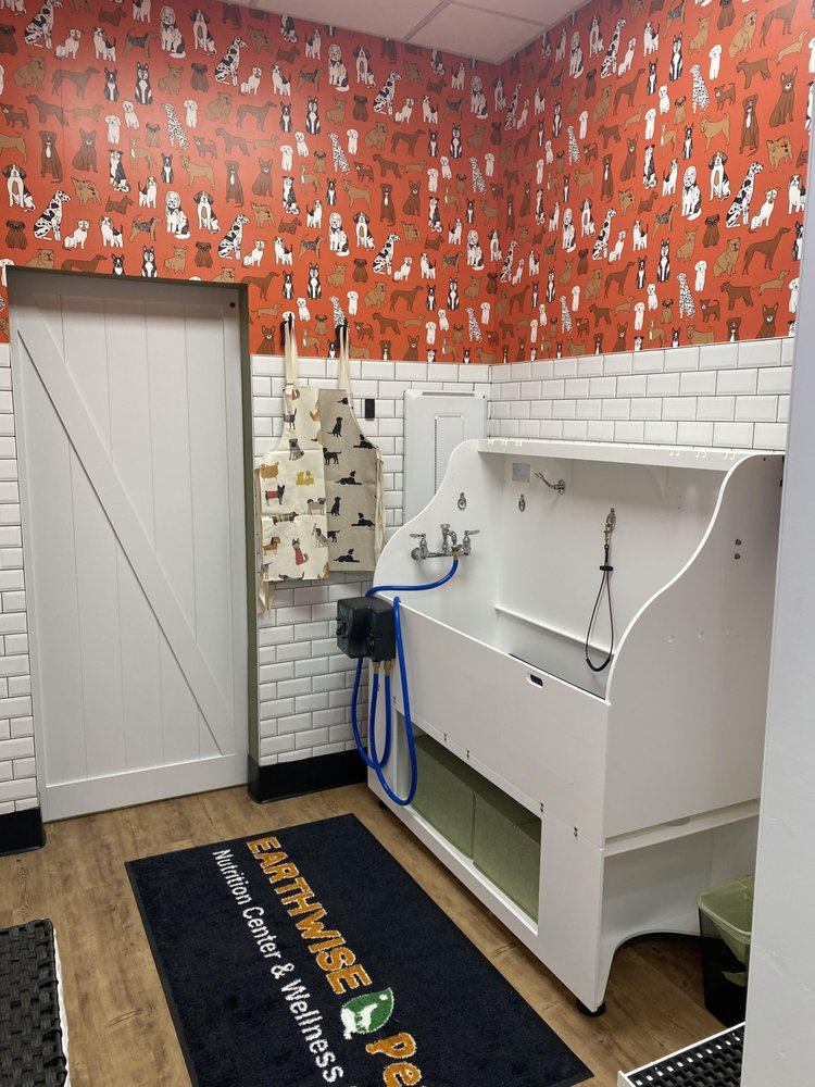 EarthWise Pet Supply & Grooming Simpsonville Image