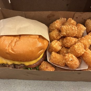 Bunz Burger - Cheez Burger (fresh ground beef served with thinly shredded green leaf lettuce, thinly sliced tomatoes, 1000 island spread) + Tater Totz - Hot Dogs Near Me - Huntington Beach, California