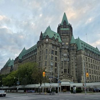 Parliament Hill - The Fairmont Château Laurier - Landmarks & Historical Buildings Near Me - Ottawa, Ontario