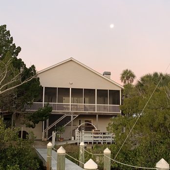 Crystal River Lullaby B&B - House and back patio - Bed & Breakfast Near Me - Crystal River, Florida Crystal River Lullaby B&B - House and back patio - Bed & Breakfast Near Me - Crystal River, Florida